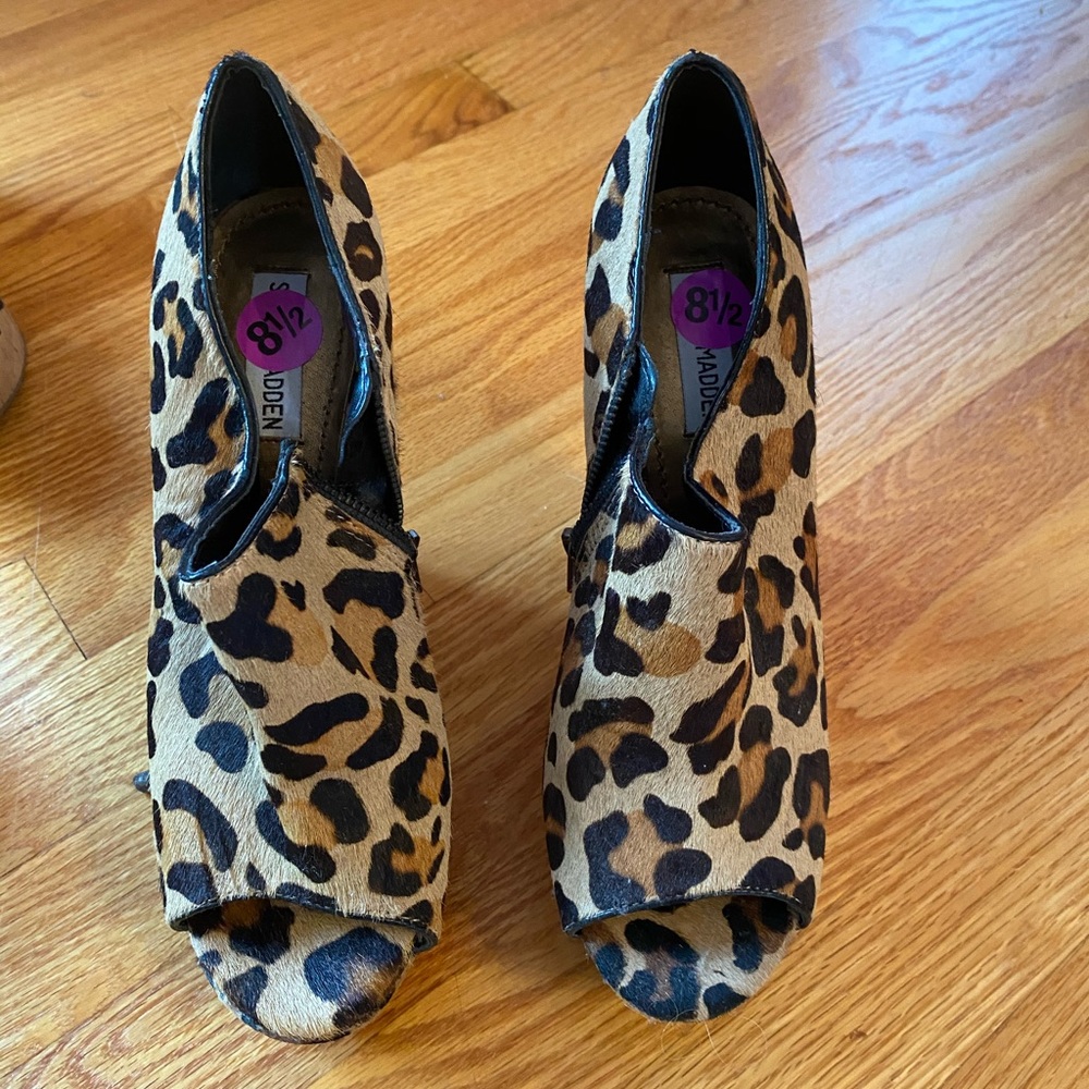 Steve Madden Open toe booties🐅